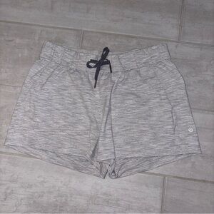 Lululemon On The Fly Short 2.5" in the color Wee Are From Space, Size 10